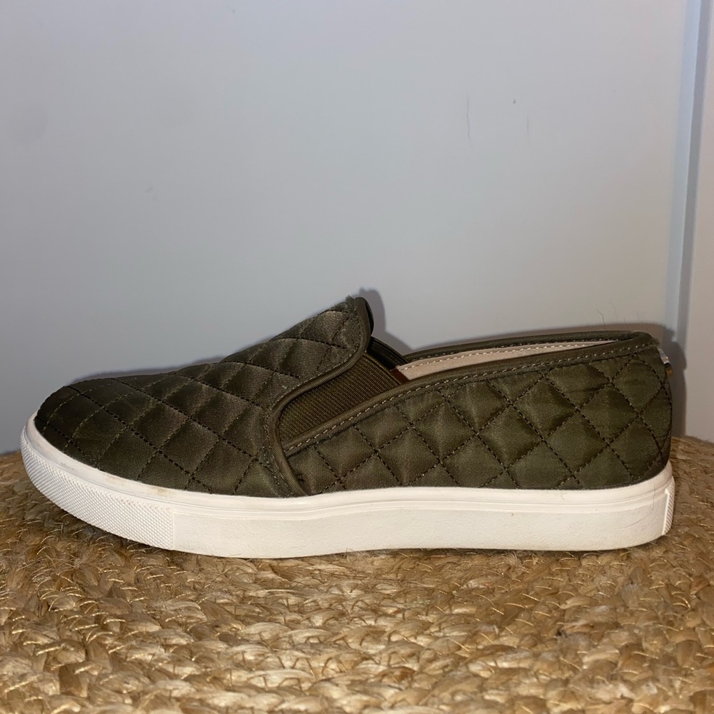 Steve Madden Quilted Slip On Sneaker. Green 8.5M